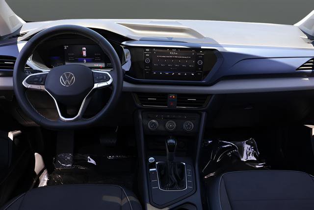 Certified 2022 Volkswagen Taos SE w/ Panoramic Sunroof Package FWD image 16