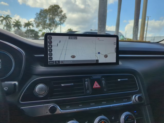 Used 2022 Genesis G70 2.0T image 8