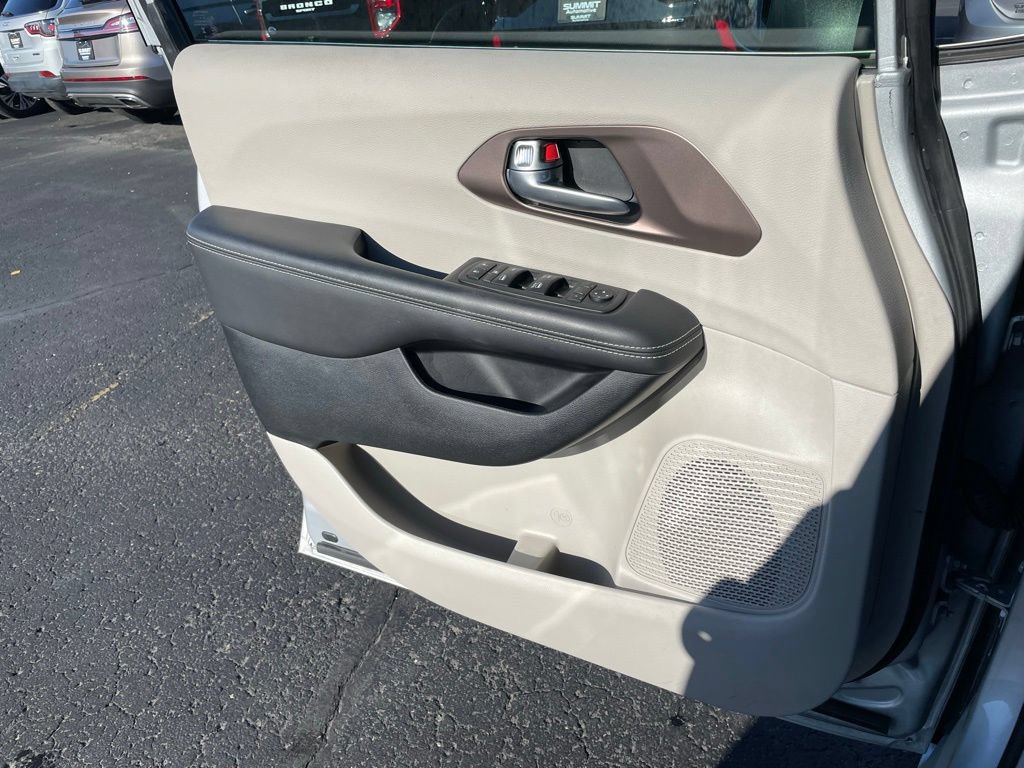 Used 2024 Chrysler Voyager LX FWD image 47