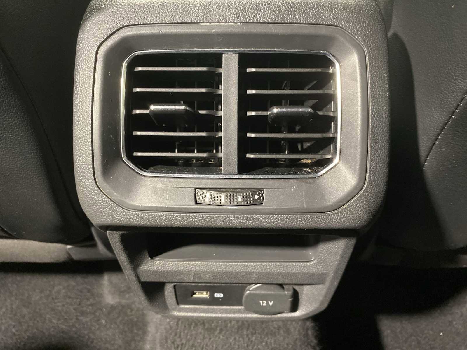 Used 2018 Volkswagen Tiguan SE w/ 3rd Row Seat Package image 25