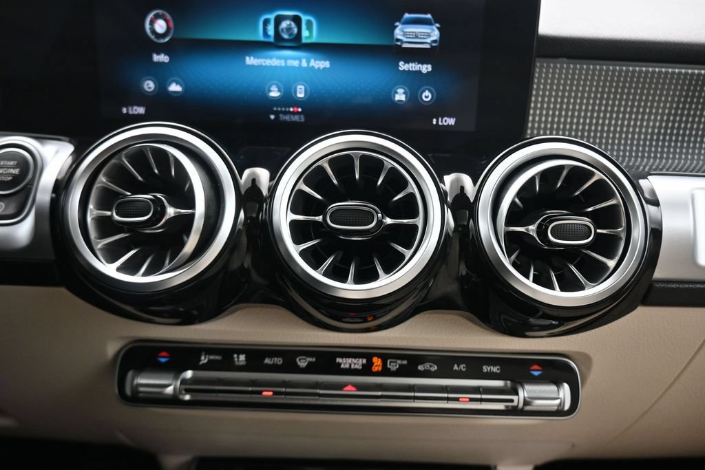 Used 2022 Mercedes-Benz GLB 250 4MATIC image 27