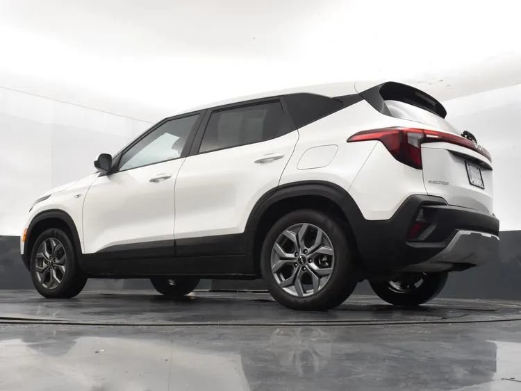 Used 2026 Kia Seltos LX AWD/4WD image 12