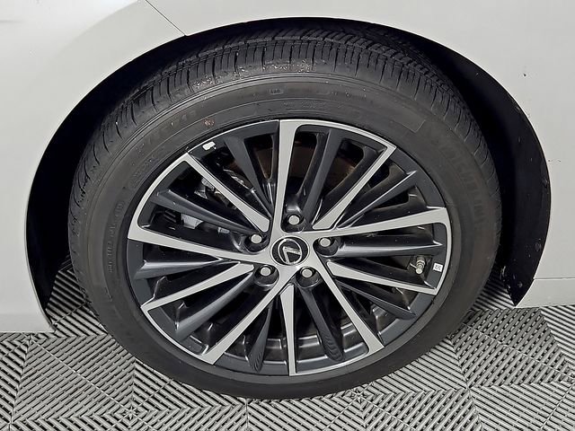 Used 2025 Lexus ES 300h w/ Premium Package image 9