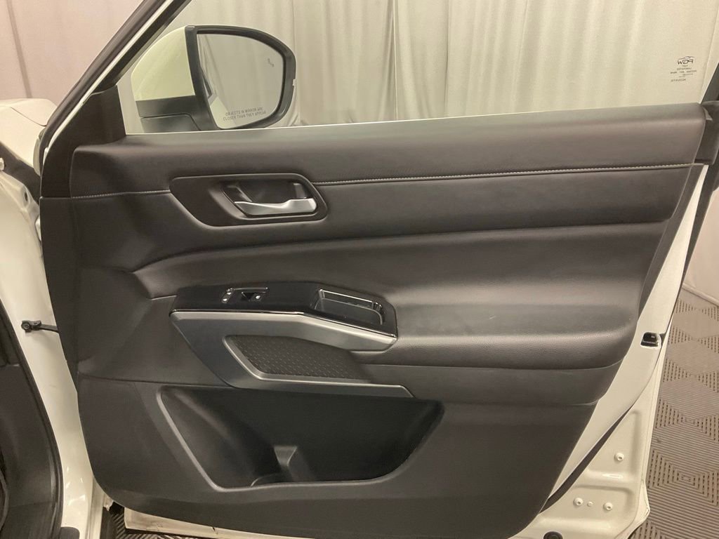 Used 2023 Nissan Pathfinder SL image 28