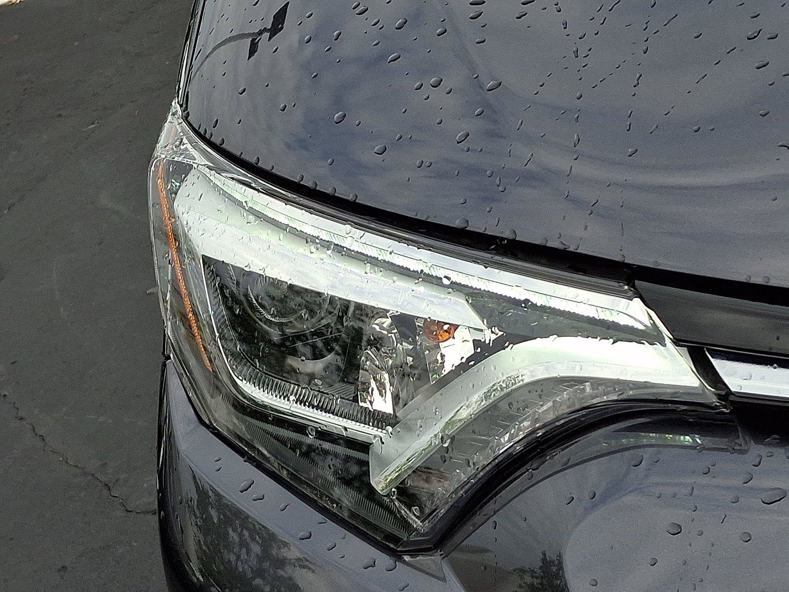 Used 2018 Toyota RAV4 Limited AWD/4WD image 9