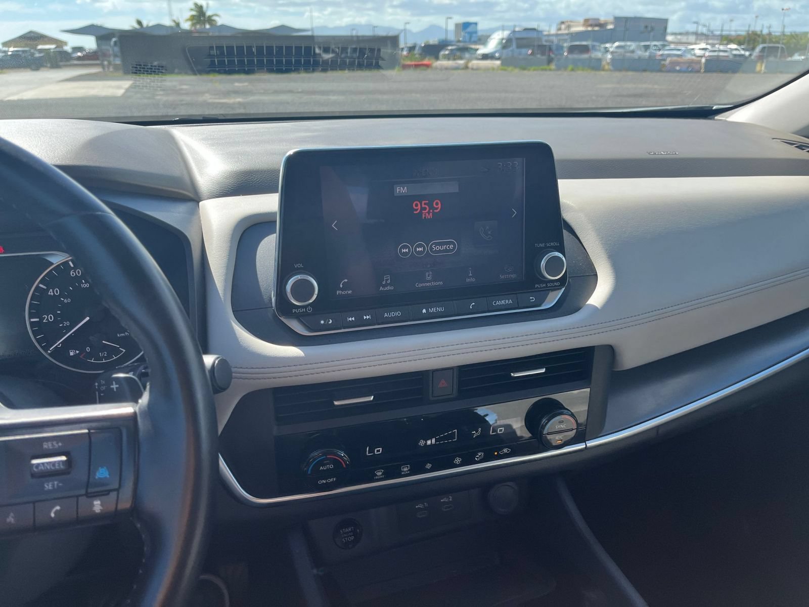 Used 2025 Nissan Rogue SV FWD image 16