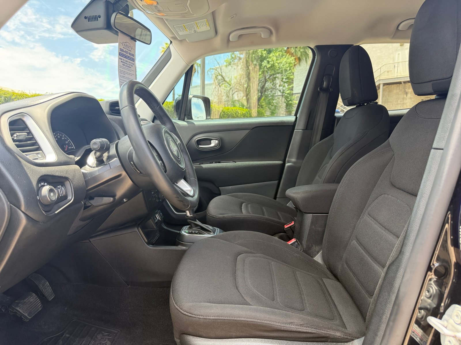 Used 2019 Jeep Renegade Latitude FWD image 14