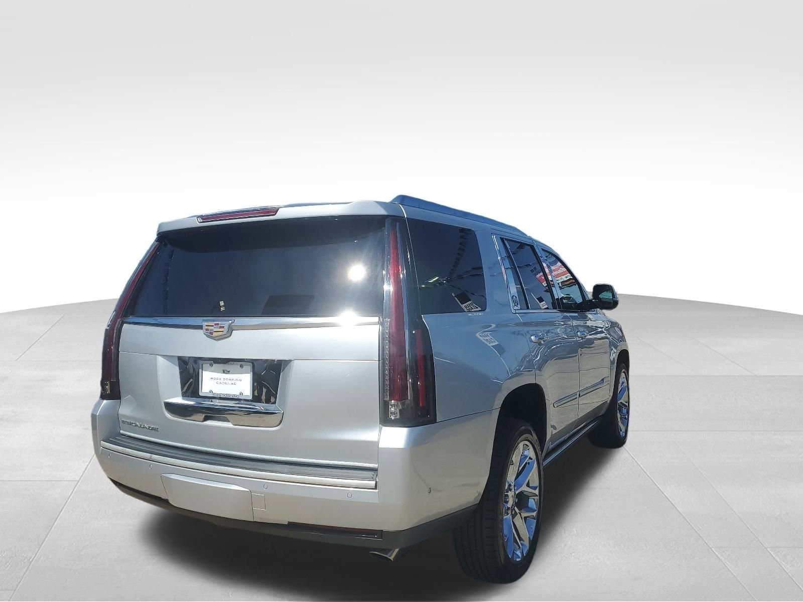 Used 2019 Cadillac Escalade Premium Luxury image 4
