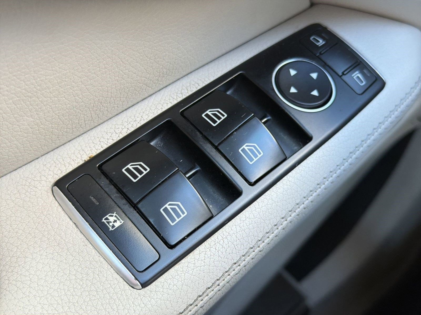 Used 2014 Mercedes-Benz E 350 Sedan image 27