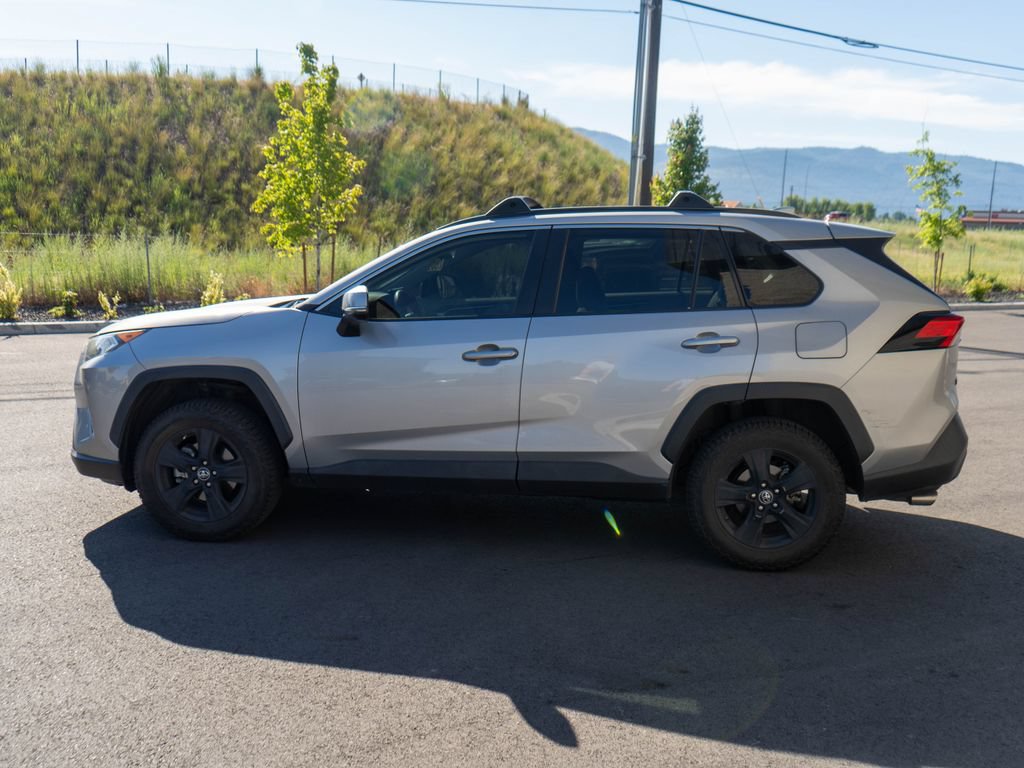 Used 2019 Toyota RAV4 XLE w/ Carpet Mat Package FWD image 4