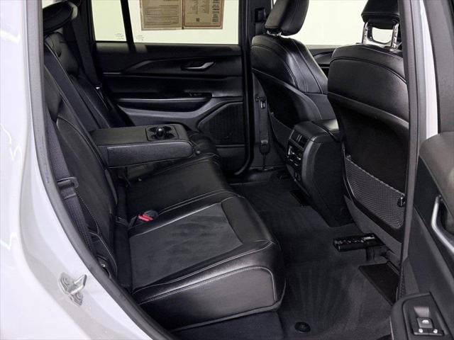 Certified 2024 Jeep Grand Cherokee Altitude image 18