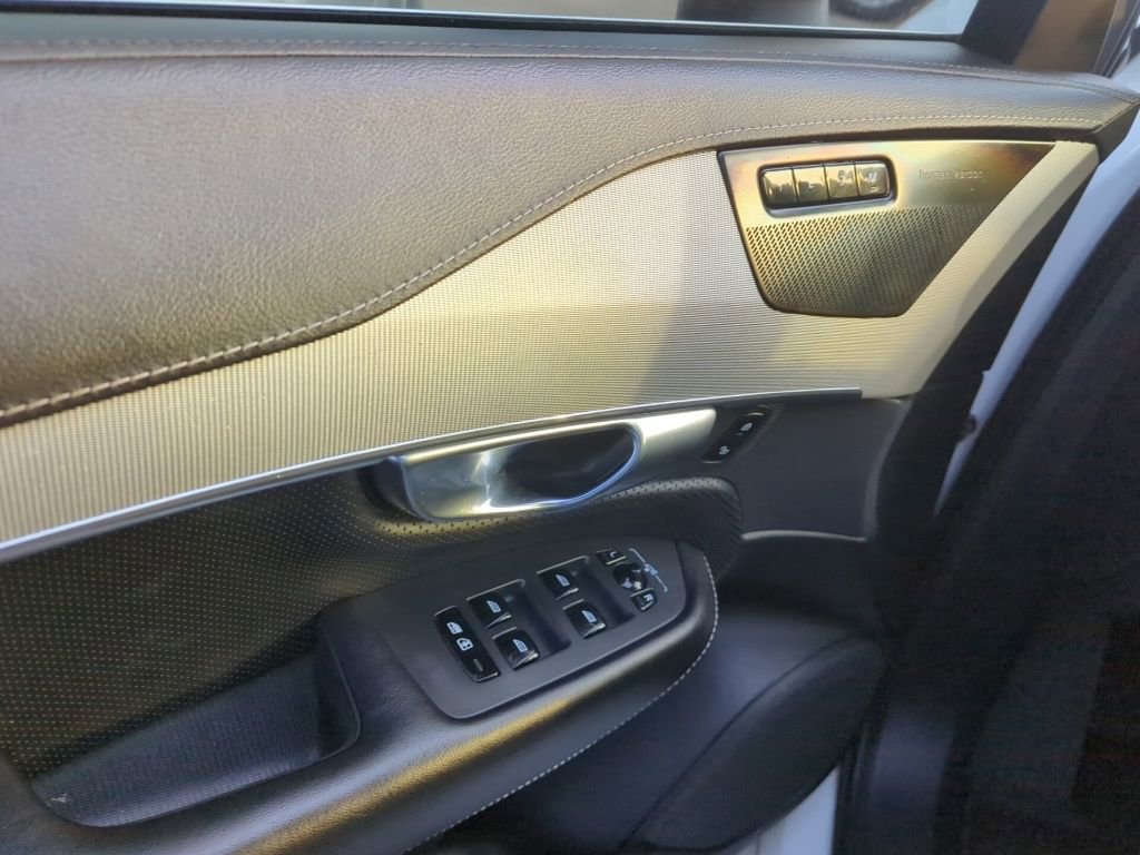 Used 2019 Volvo XC90 T5 R-Design w/ Protection Package Premier image 9