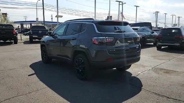 Used 2024 Jeep Compass Latitude AWD/4WD image 7