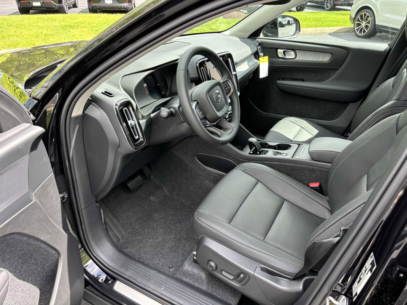 New 2025 Volvo XC40 B5 Core w/ Protection Package Premier AWD/4WD image 24