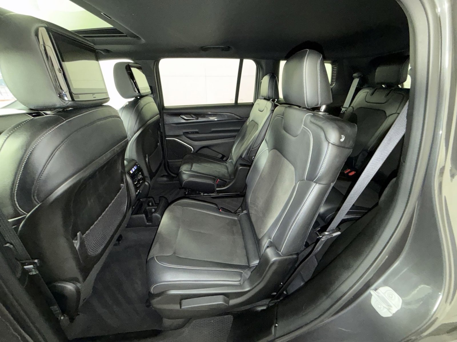 Used 2022 Jeep Grand Cherokee L Laredo image 24