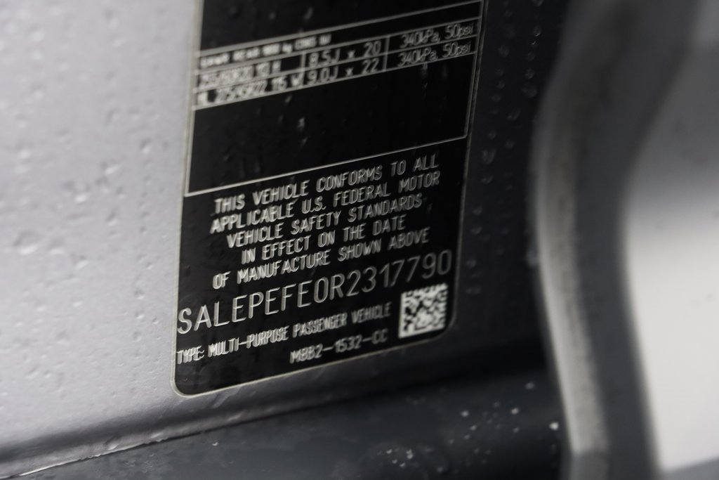 New 2024 Land Rover Defender 110 SE image 23