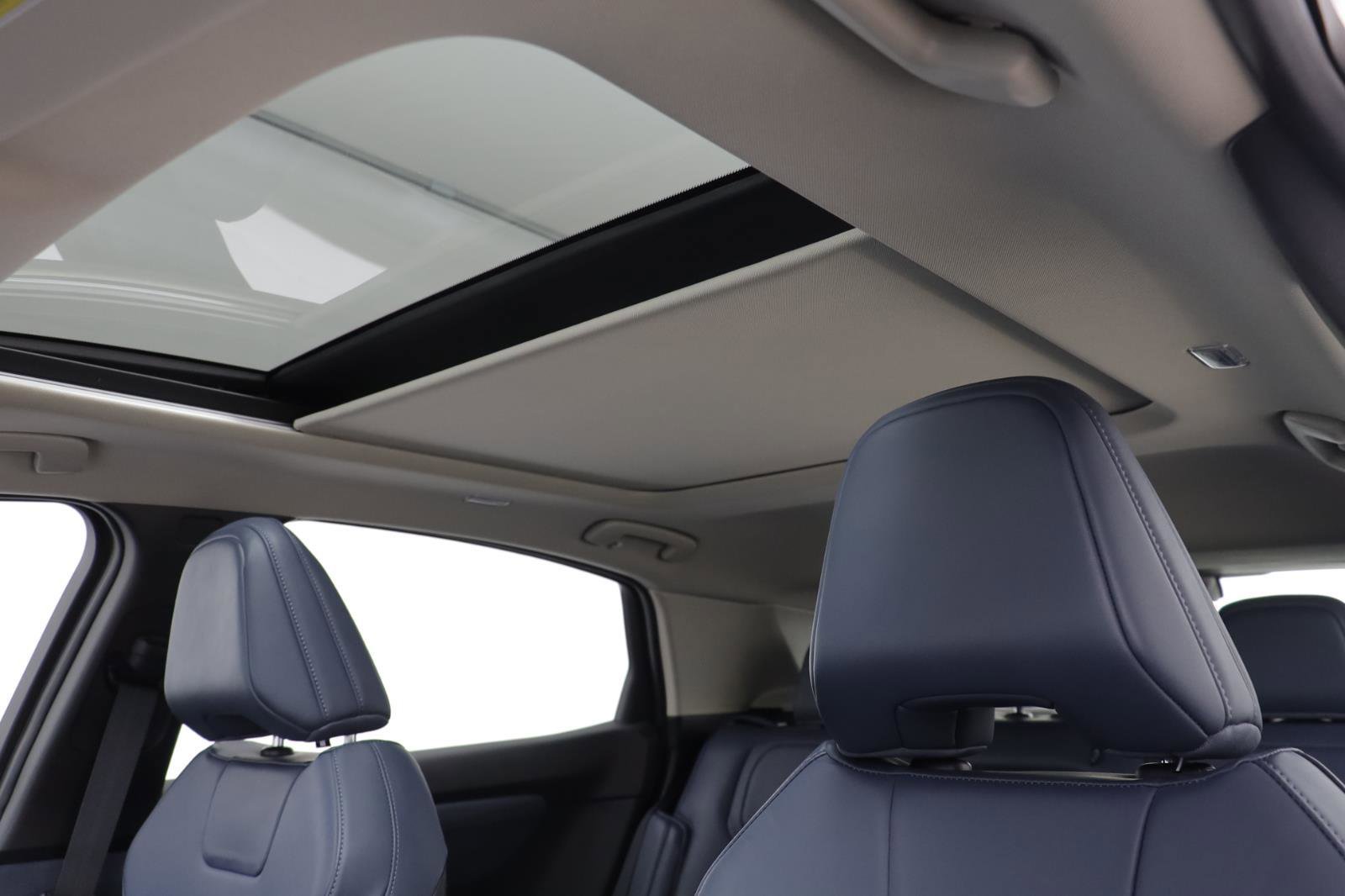 Used 2024 Nissan Ariya AWD image 13