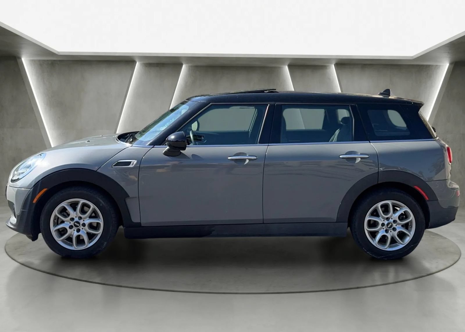 Used 2016 MINI Cooper Clubman FWD image 6