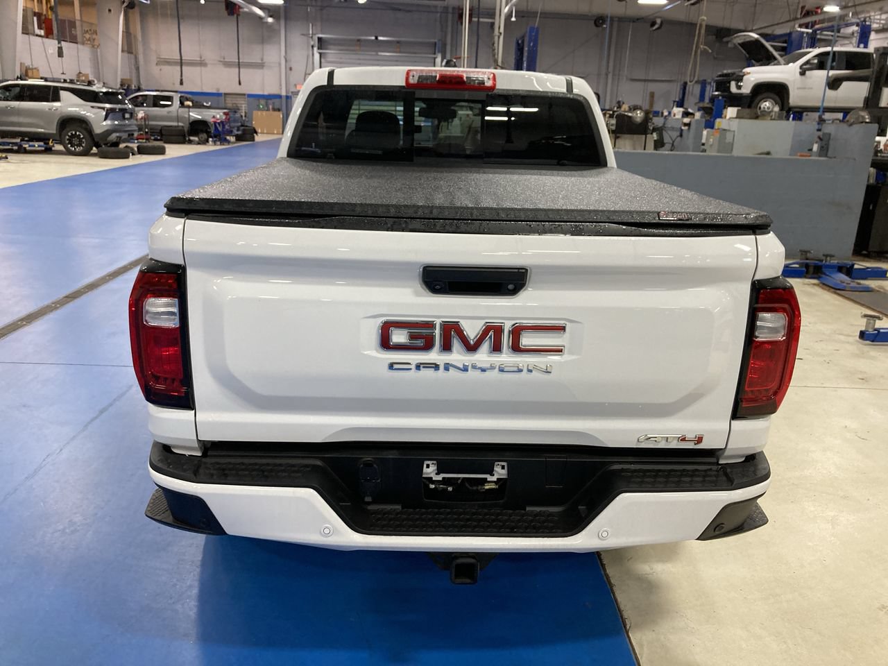 Used 2024 GMC Canyon AT4 w/ AT4 Premium Package AWD/4WD image 6