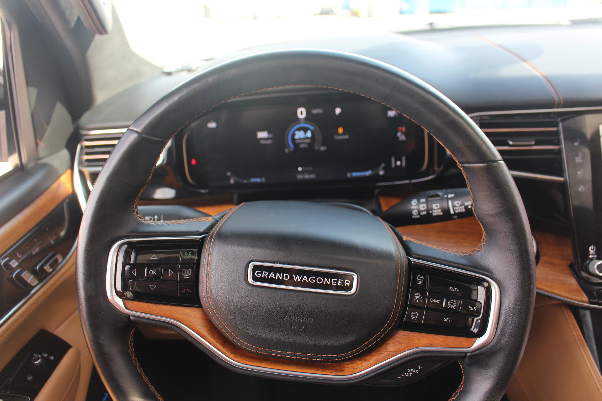 Used 2022 Jeep Grand Wagoneer Series III w/ Rear Seat Video Group 1 image 9