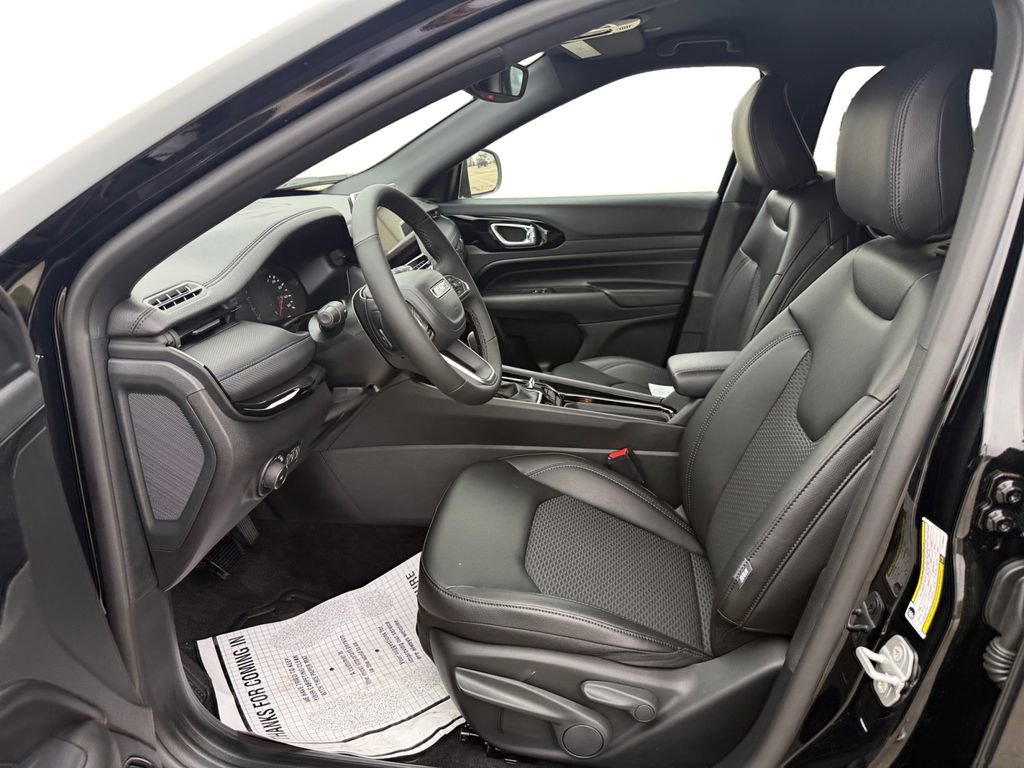 New 2026 Jeep Compass Latitude image 9