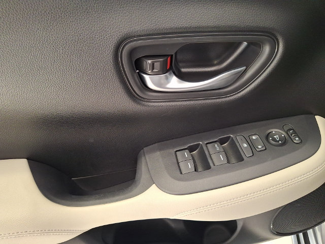Used 2023 Honda HR-V LX image 15