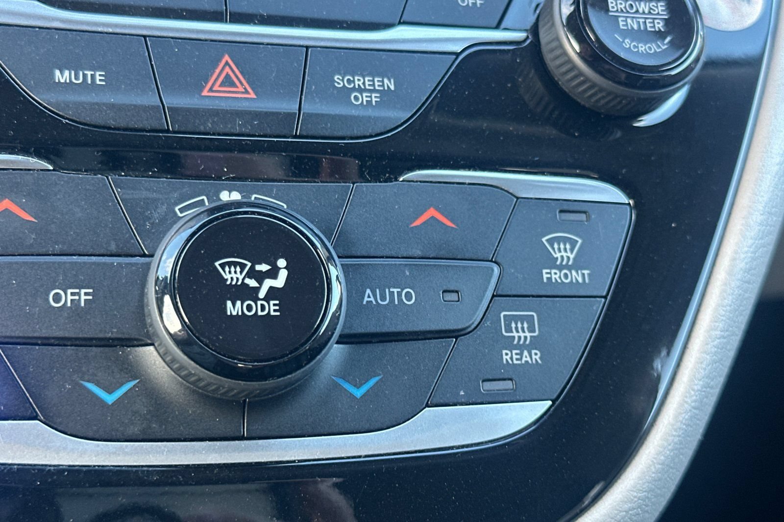 Used 2023 Chrysler Pacifica Touring-L FWD image 29