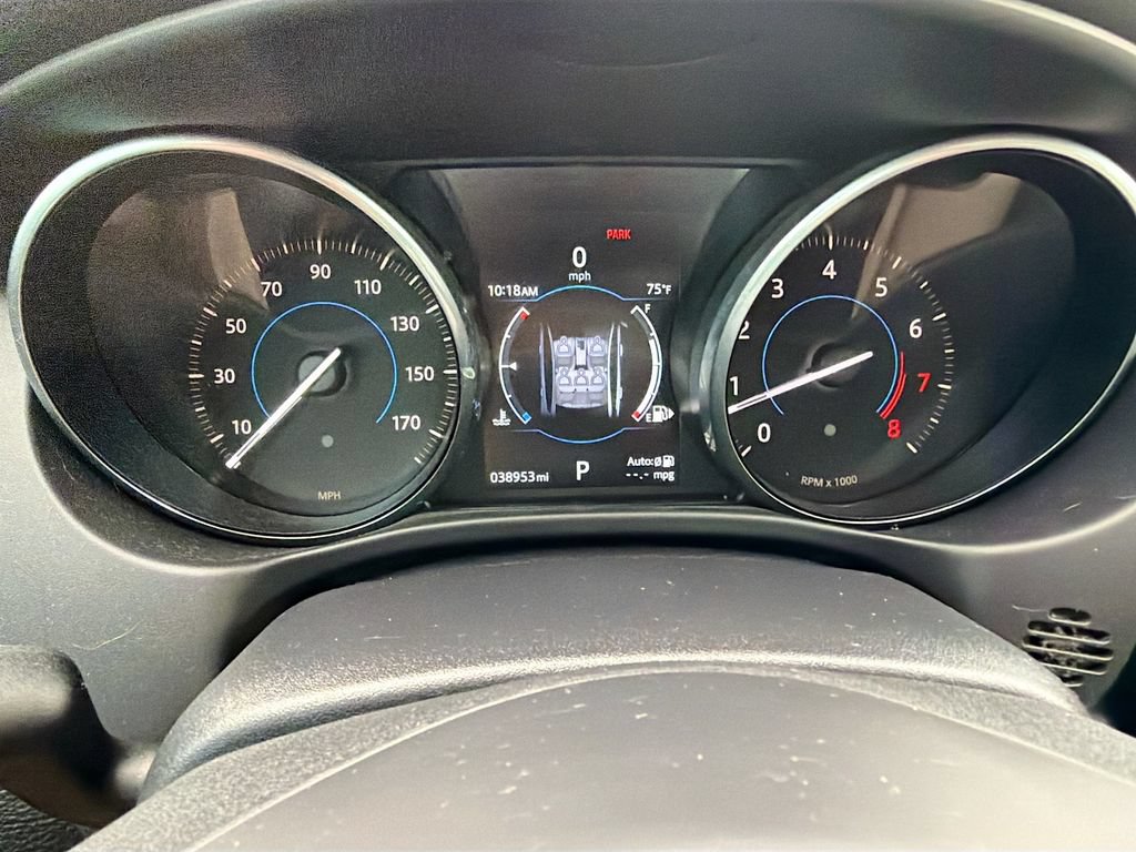 Used 2017 Jaguar XE Premium RWD image 39