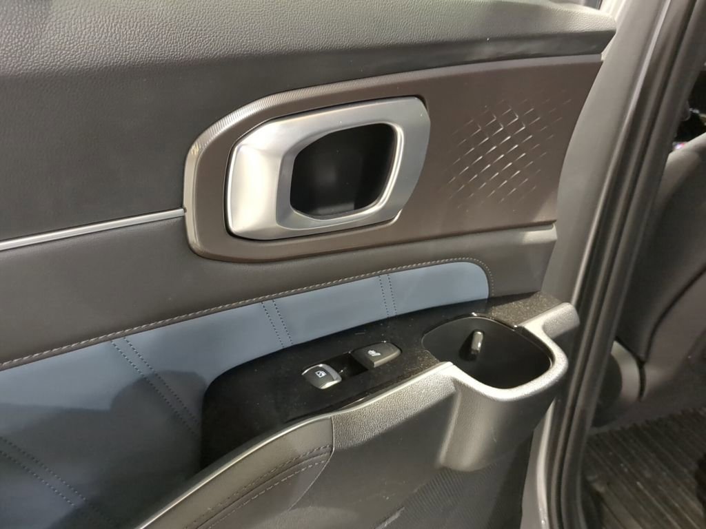 Used 2025 Kia Sorento SX Prestige image 13