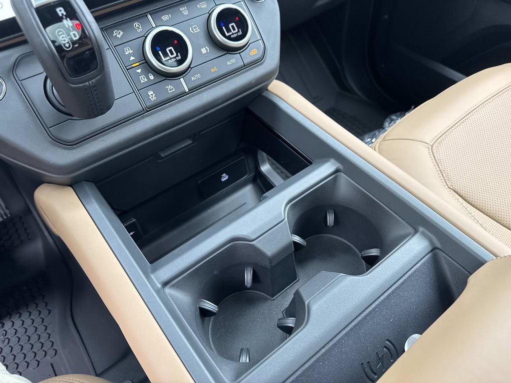 New 2026 Land Rover Defender 110 X-Dynamic SE AWD/4WD image 27