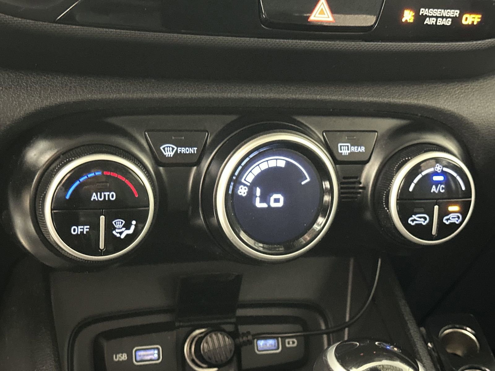 Used 2022 Hyundai Venue SEL FWD image 19