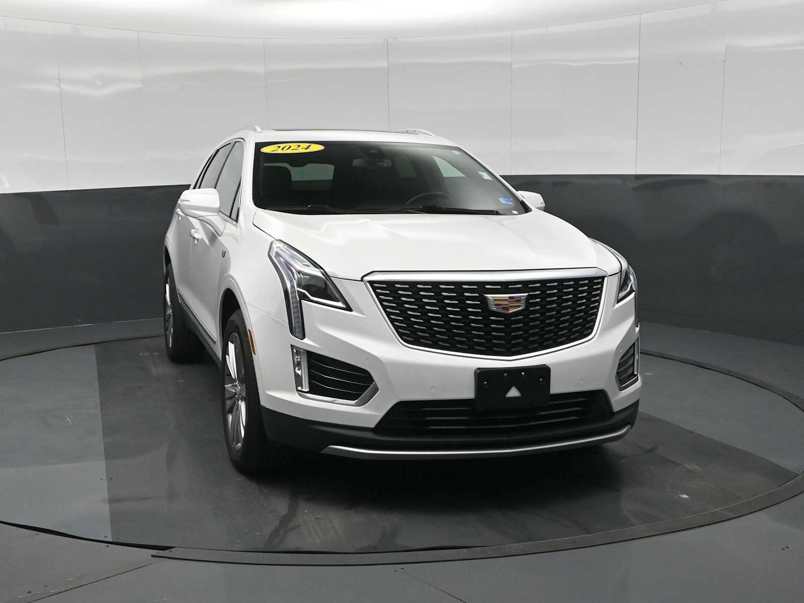 Used 2024 Cadillac XT5 Premium Luxury FWD image 2