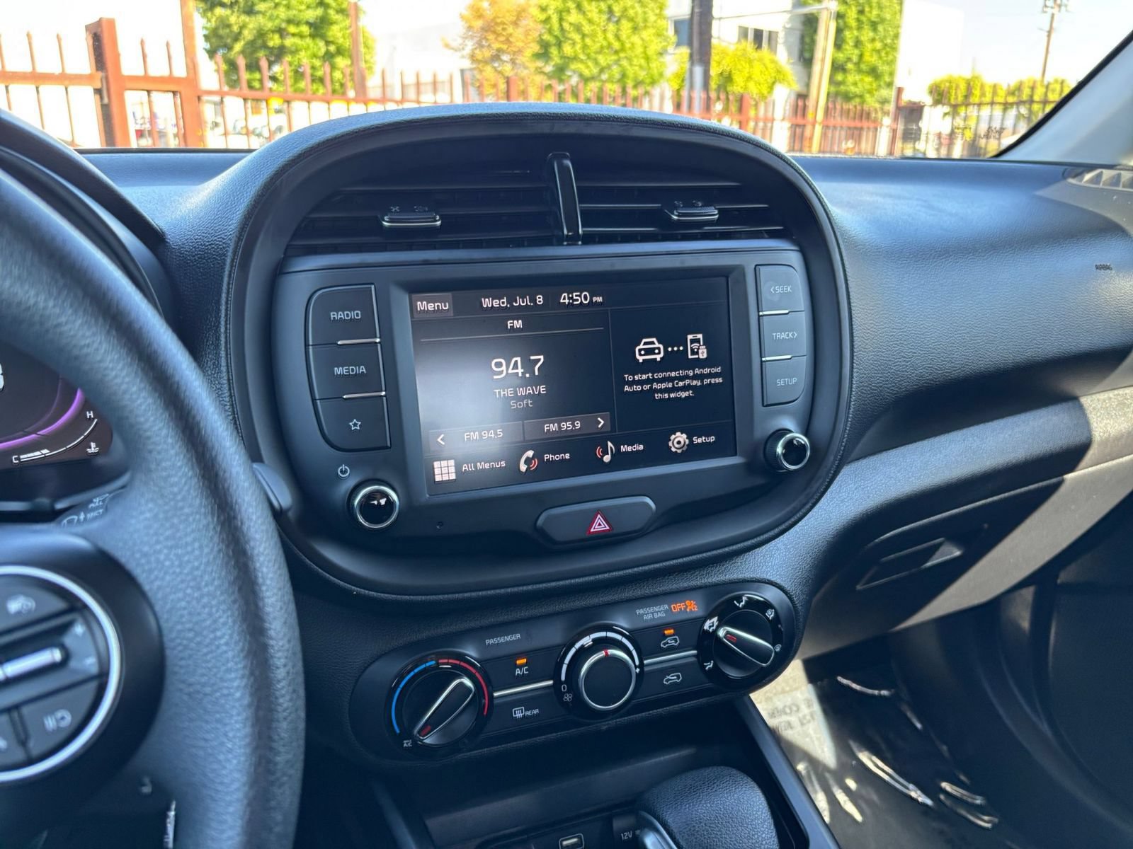 Used 2025 Kia Soul LX w/ LX Technology Package FWD image 20
