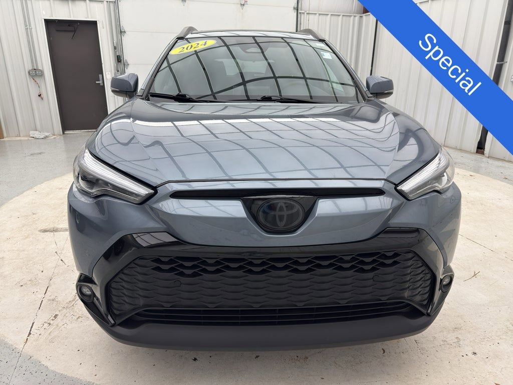 Used 2024 Toyota Corolla Cross XSE w/ Convenience Package image 2