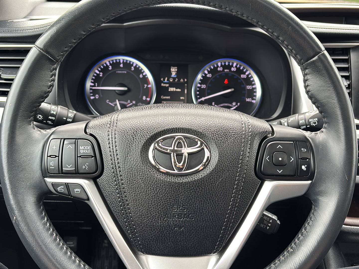 Used 2016 Toyota Highlander XLE AWD/4WD image 24