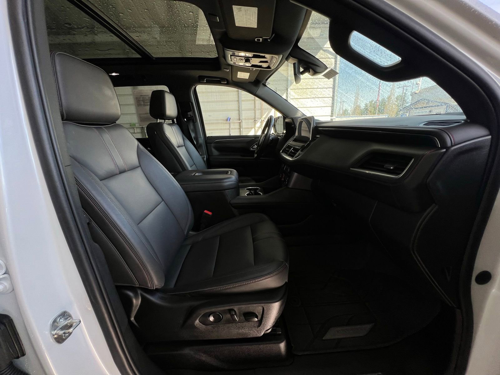Used 2022 Chevrolet Tahoe RST w/ Luxury Package AWD/4WD image 17
