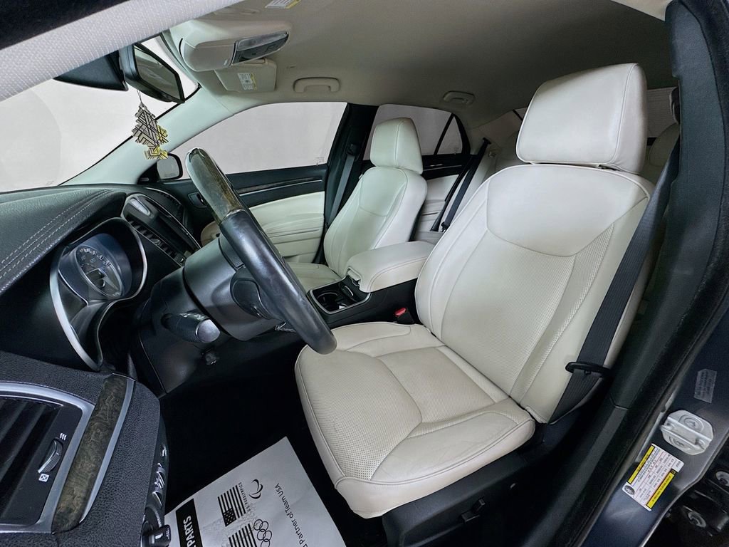 Used 2018 Chrysler 300 Limited AWD/4WD image 12