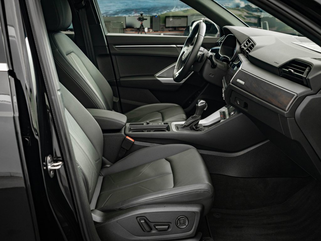 Certified 2024 Audi Q3 2.0T Premium w/ Convenience Package image 25