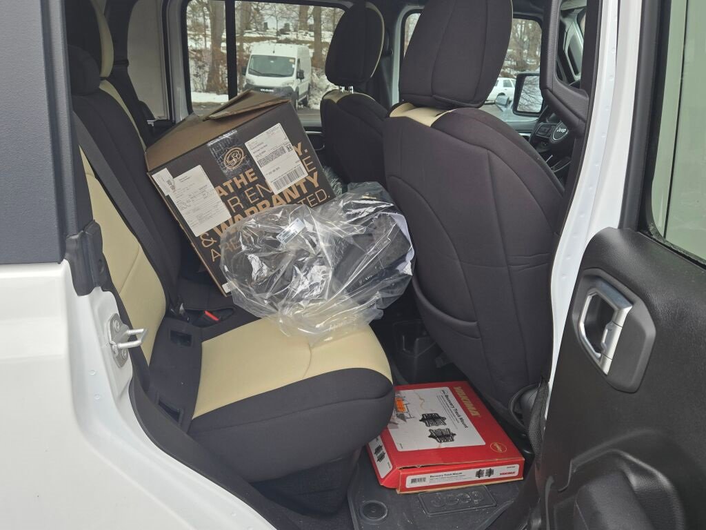 Used 2021 Jeep Gladiator Sport image 7