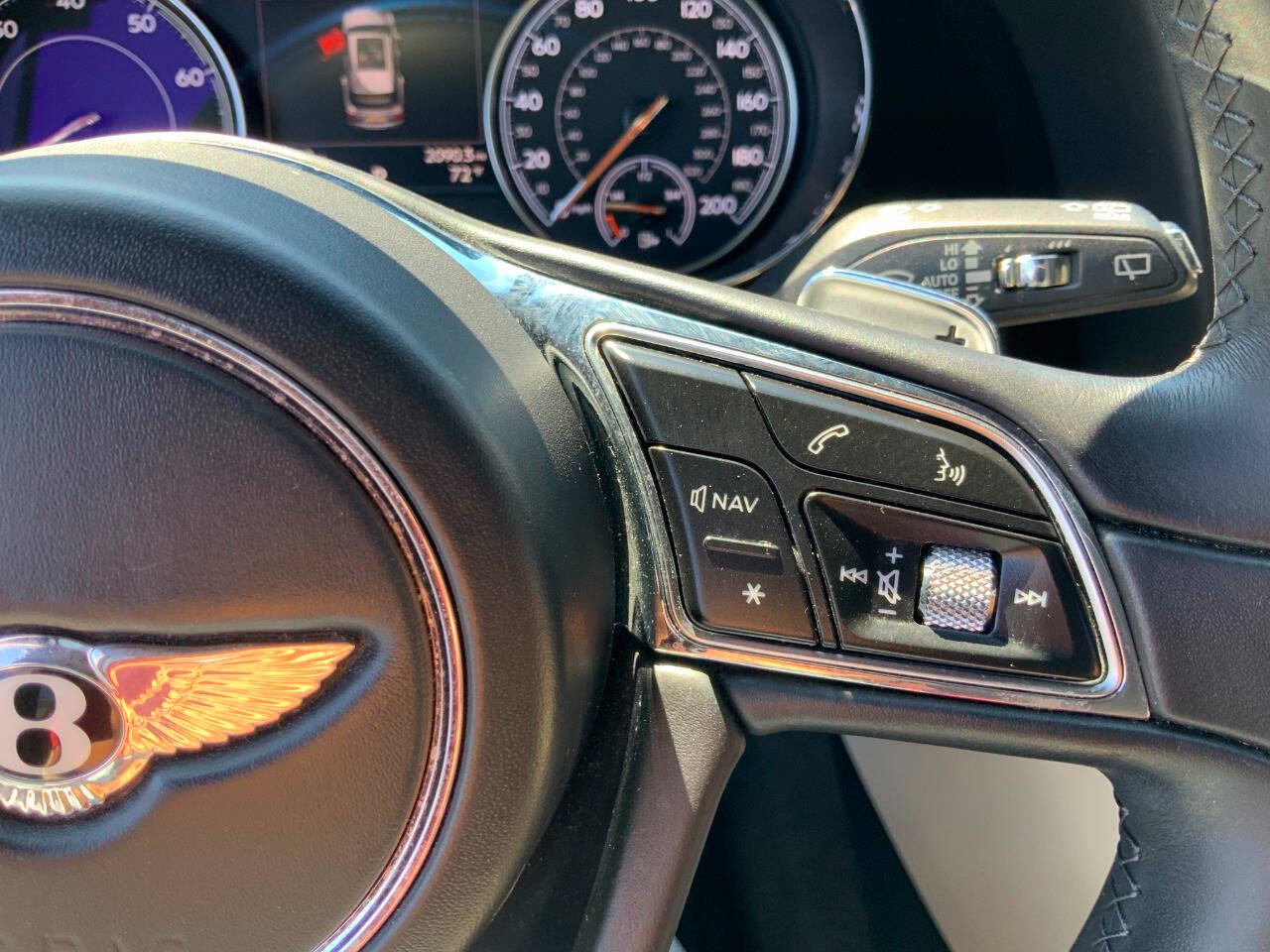Used 2019 Bentley Bentayga AWD/4WD image 17