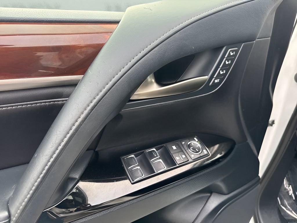 Used 2016 Lexus LX 570 4WD image 28