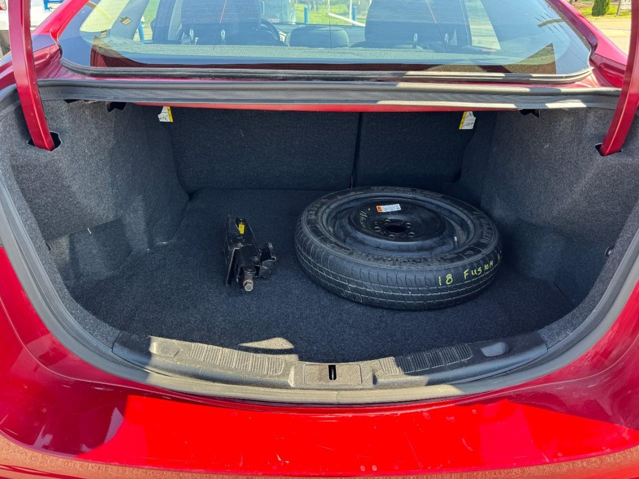 Used 2020 Ford Fusion SE image 6