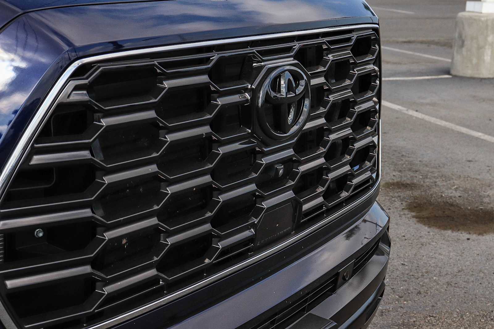 Used 2025 Toyota Sequoia Platinum image 5