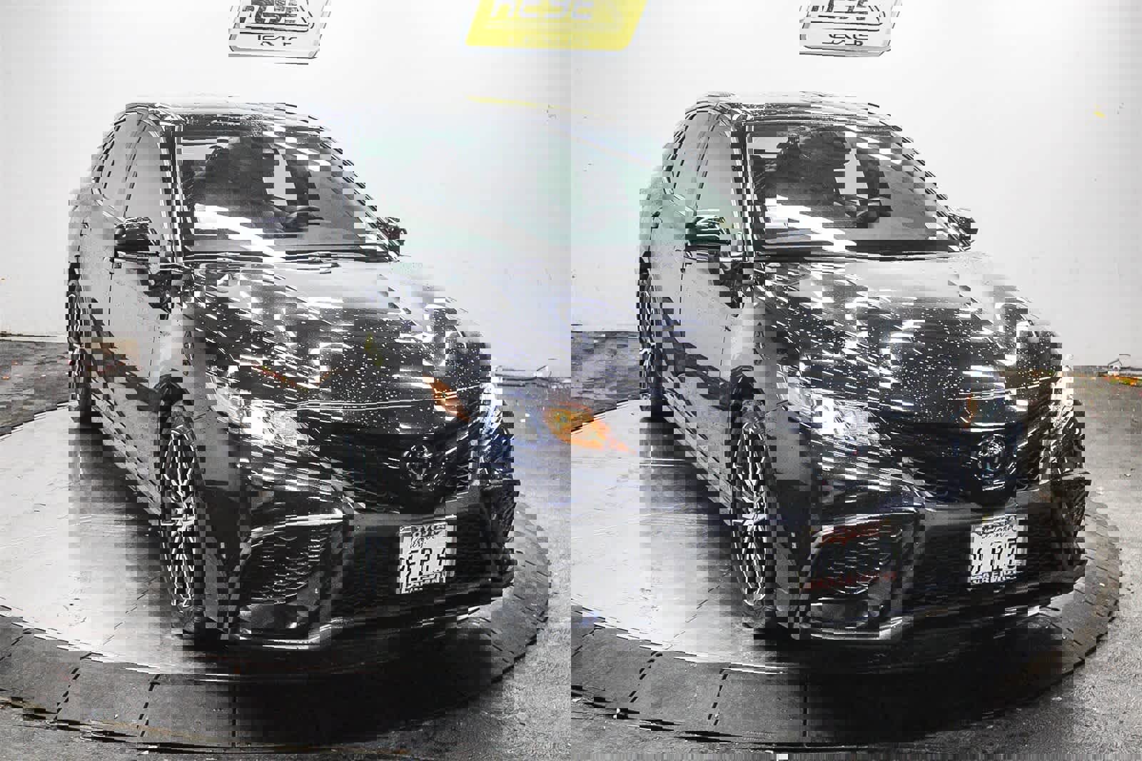 Used 2023 Toyota Camry SE image 3