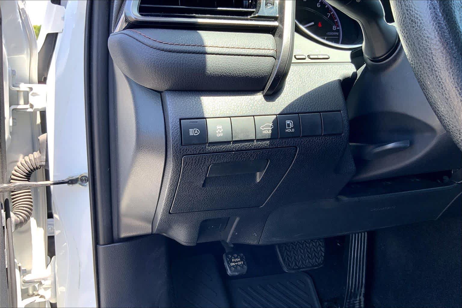 Used 2020 Toyota Camry LE FWD image 33