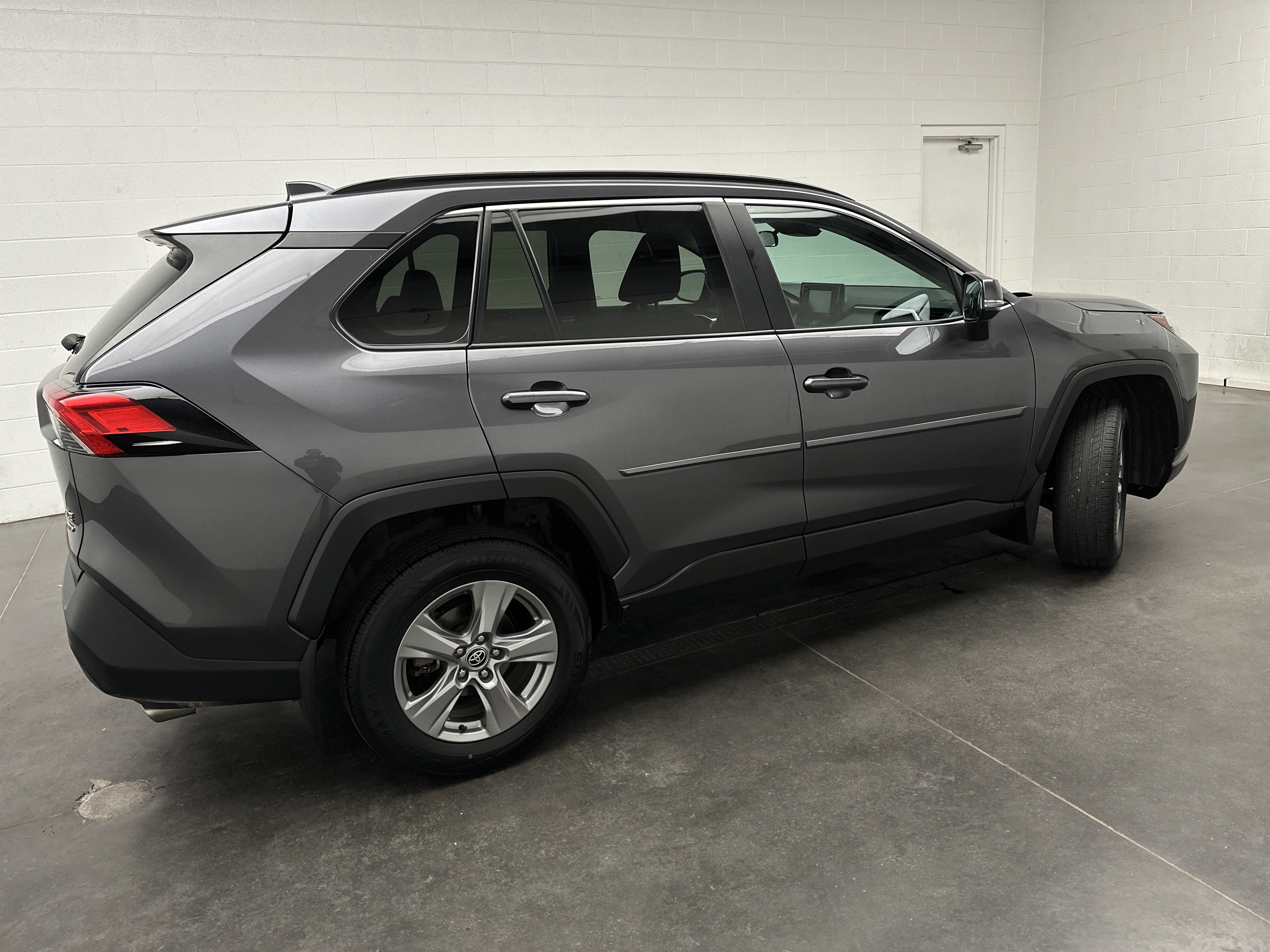 Used 2022 Toyota RAV4 XLE w/ Convenience Package AWD/4WD image 9