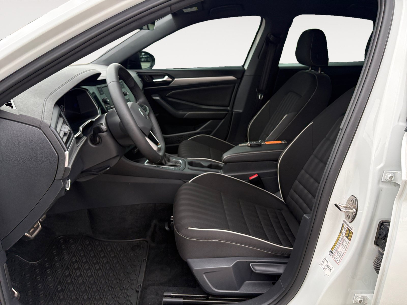 Certified 2024 Volkswagen Jetta Sport FWD image 19