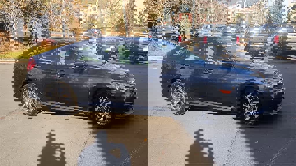 Used 2018 Honda Civic EX image 2