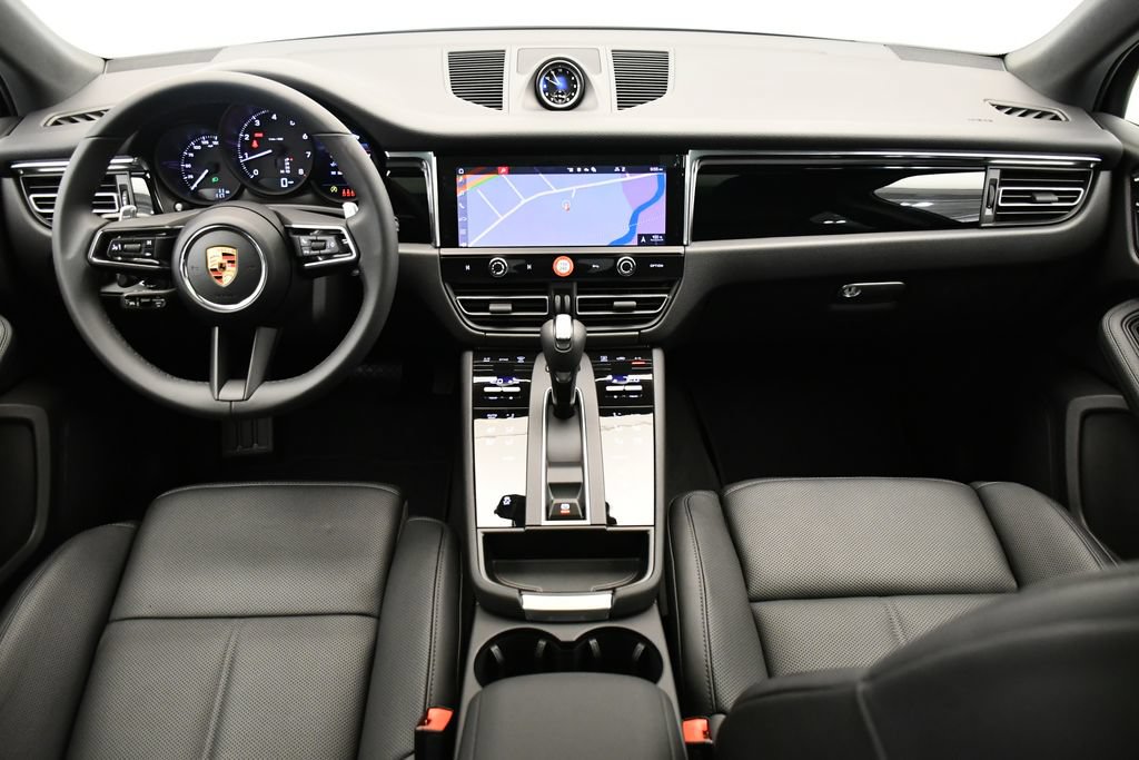 Certified 2026 Porsche Macan AWD/4WD image 24