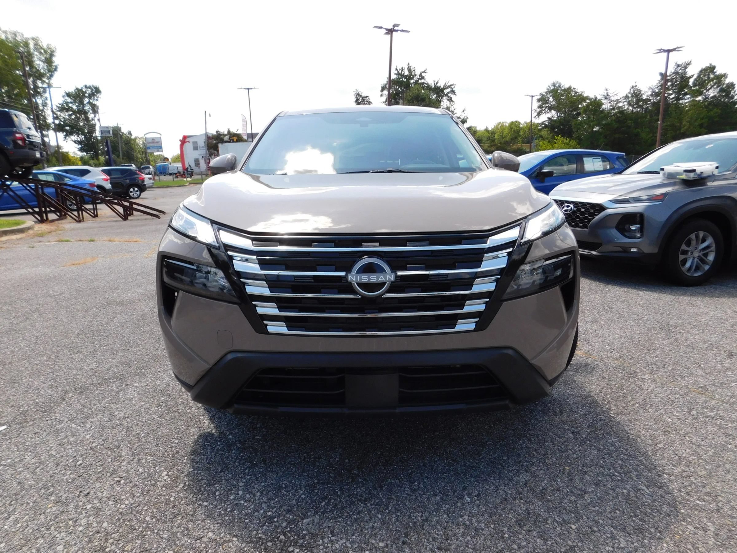 Used 2025 Nissan Rogue SV FWD image 3